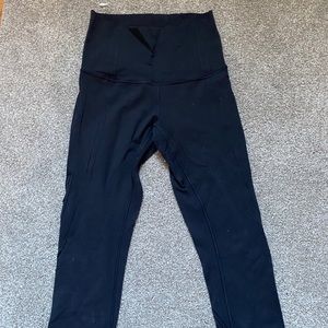 Black lululemon cropped leggings